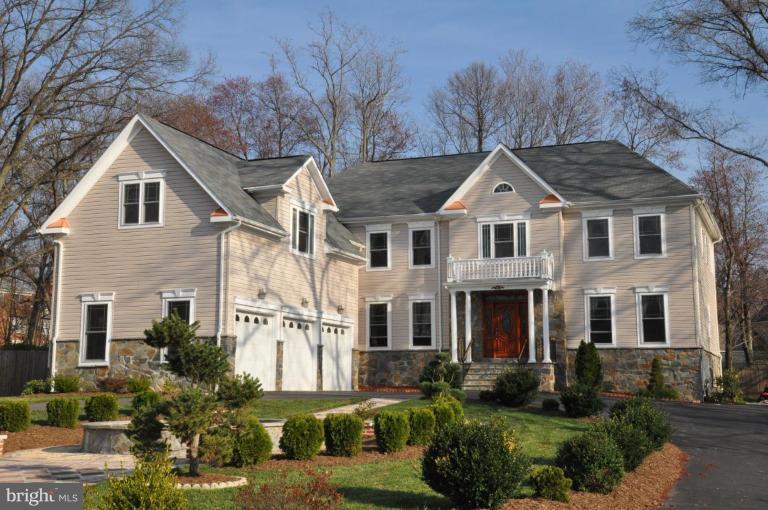 2151 Chain Bridge Road Vienna, VA 22182 - Photo 1 of 30 Exterior (Main)