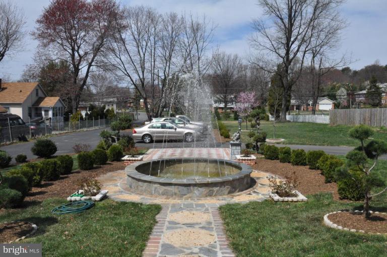 2151 Chain Bridge Road Vienna, VA 22182 - Photo 2 of 30 Garden