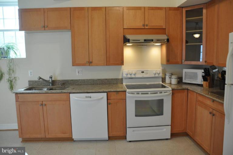 2151 Chain Bridge Road Vienna, VA 22182 - Photo 13 of 30 Kitchen #3