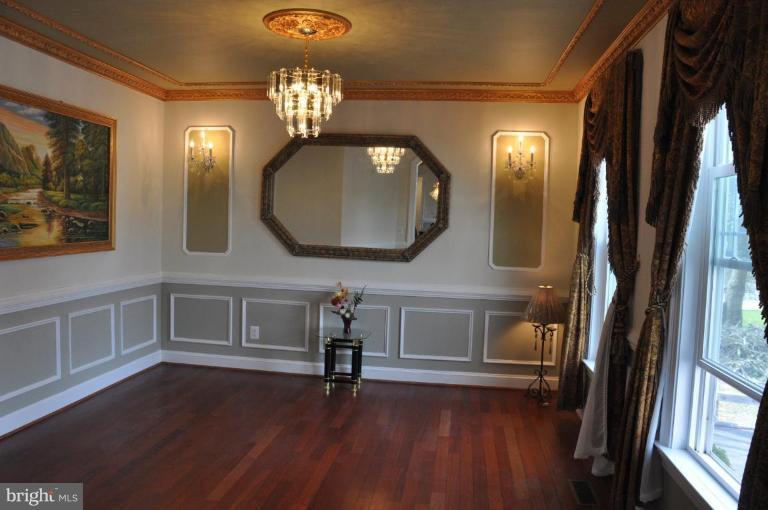 2151 Chain Bridge Road Vienna, VA 22182 - Photo 15 of 30 Living Room