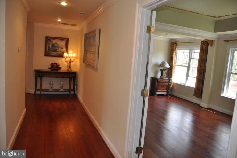 2151 Chain Bridge Road Vienna, VA 22182 - Photo 25 of 30 Hallway