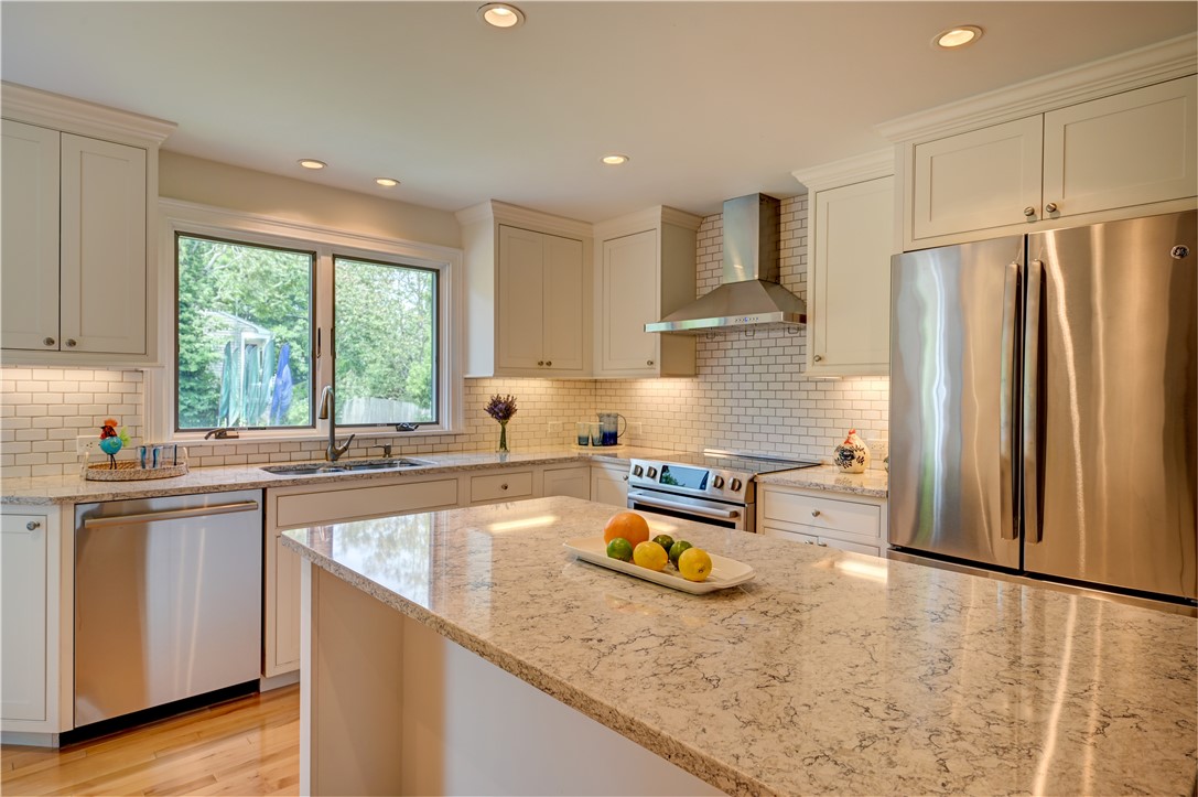 4 Sunset Hill Road Middletown, RI 02842 - Photo 12 of 47 Gallery Image 12