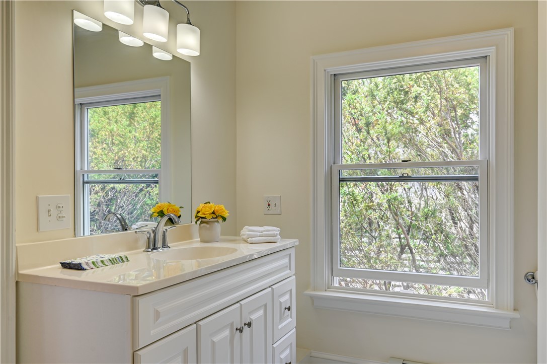 4 Sunset Hill Road Middletown, RI 02842 - Photo 38 of 47 Gallery Image 38