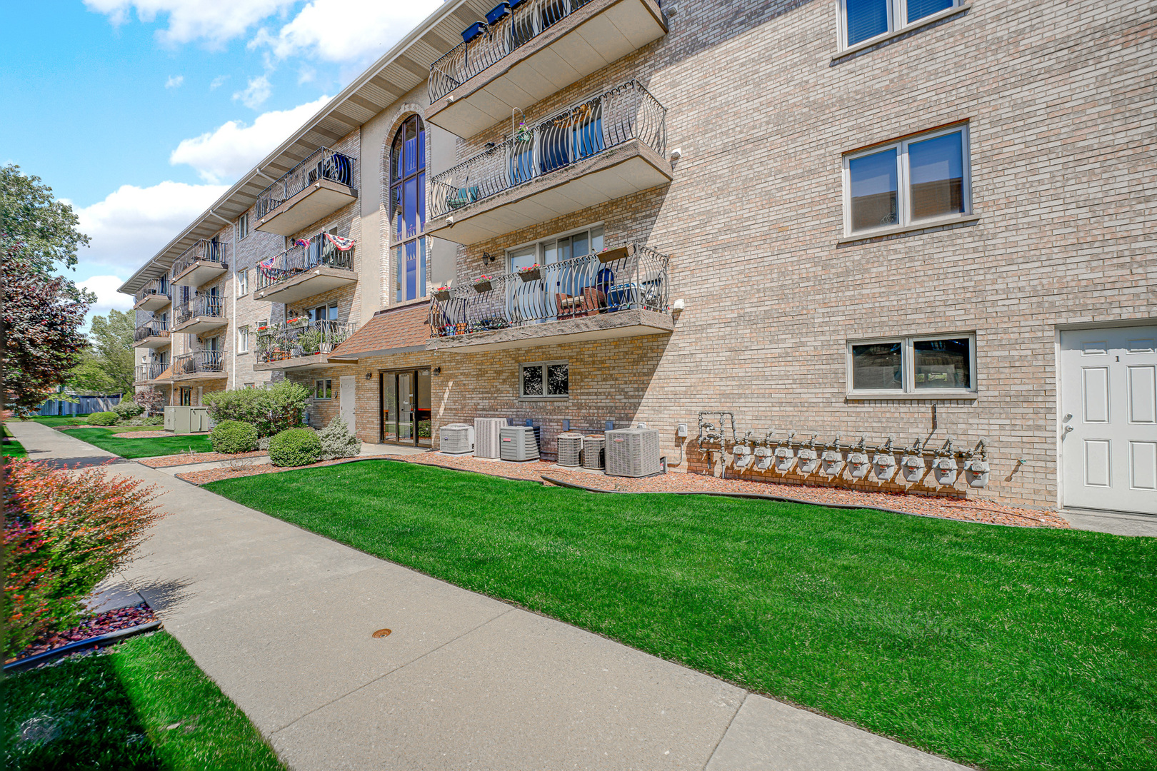 6264 South Gullikson Road, Unit 4A Chicago, IL 60638 - Photo 2 of 24