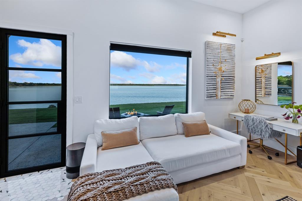 1129 Beacon Shr Road Kemp, TX 75143 - Photo 21 of 40 a bedroom with a large bed and a window