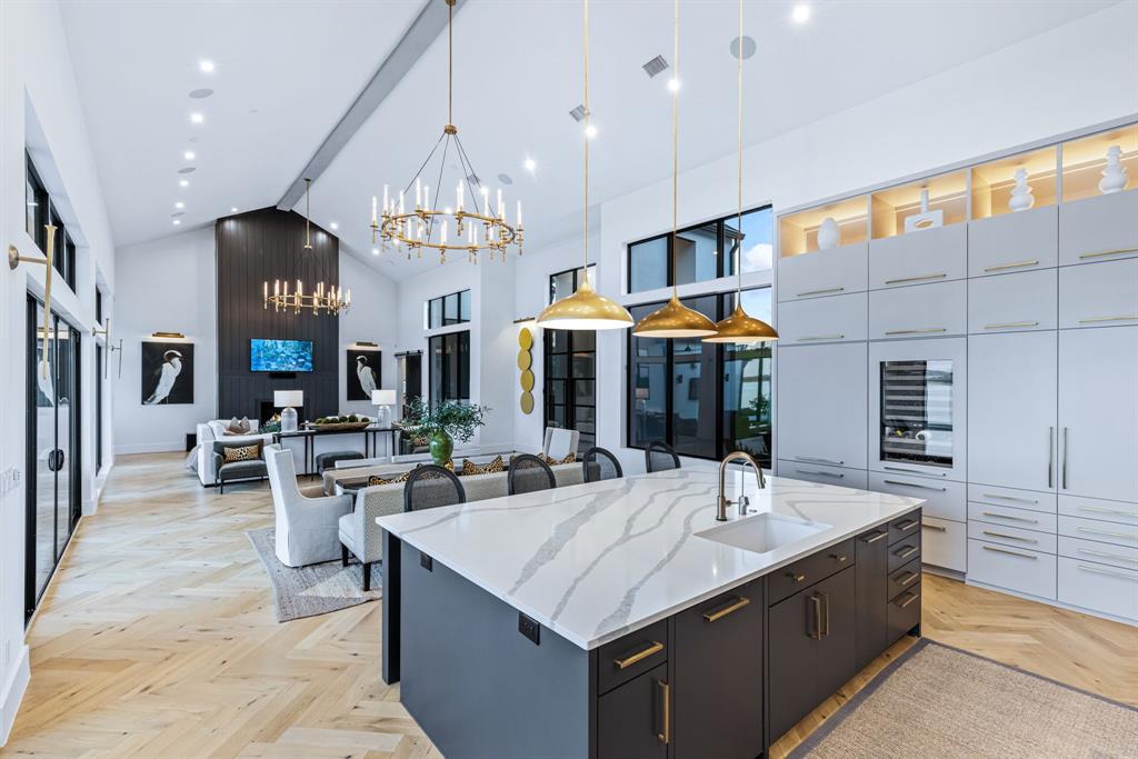 1129 Beacon Shr Road Kemp, TX 75143 - Photo 6 of 40 a kitchen with center island table and chairs in it