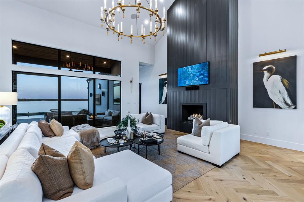 1129 Beacon Shr Road Kemp, TX 75143 - Photo 9 of 40 a living room with furniture a chandelier and a flat screen tv