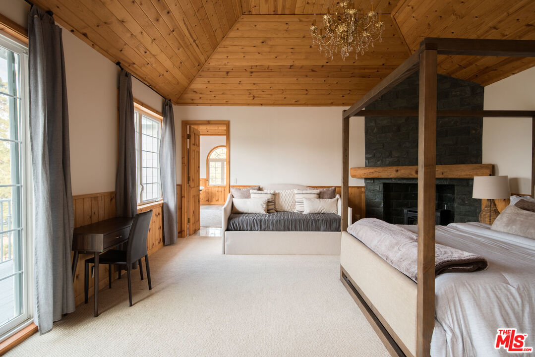 668 Cove Drive Big Bear Lake, CA 92315 - Photo 15 of 31 a living room with furniture