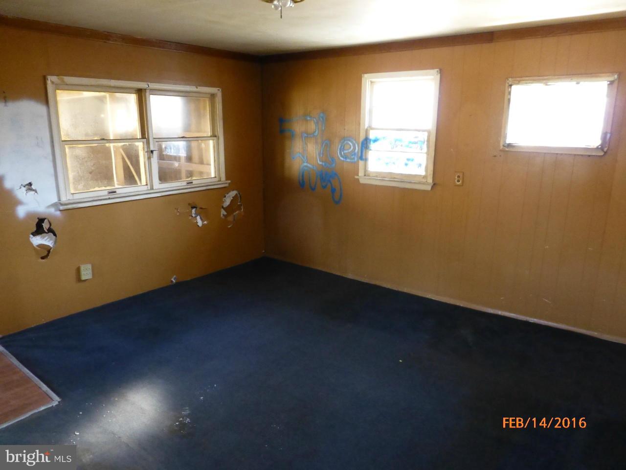 103 Philadelphia Road Joppa, MD 21085 - Photo 5 of 18 Living Room