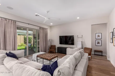 $950,000 | 2830 East Crest Lane, Phoenix, AZ 85050