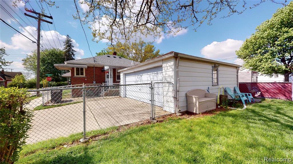 15851 Stephens Eastpointe, MI 48021 - Photo 17 of 19
