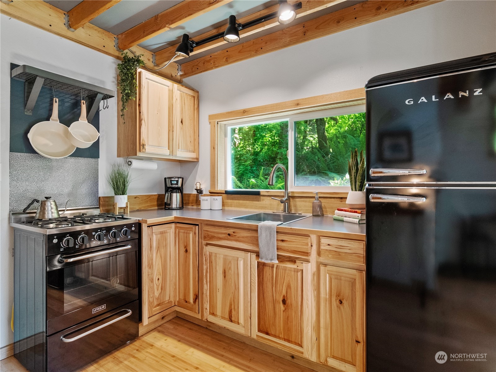 51818 South Riverside Road Gold Bar, WA 98251 - Photo 11 of 35 a kitchen with a stove a sink and a refrigerator