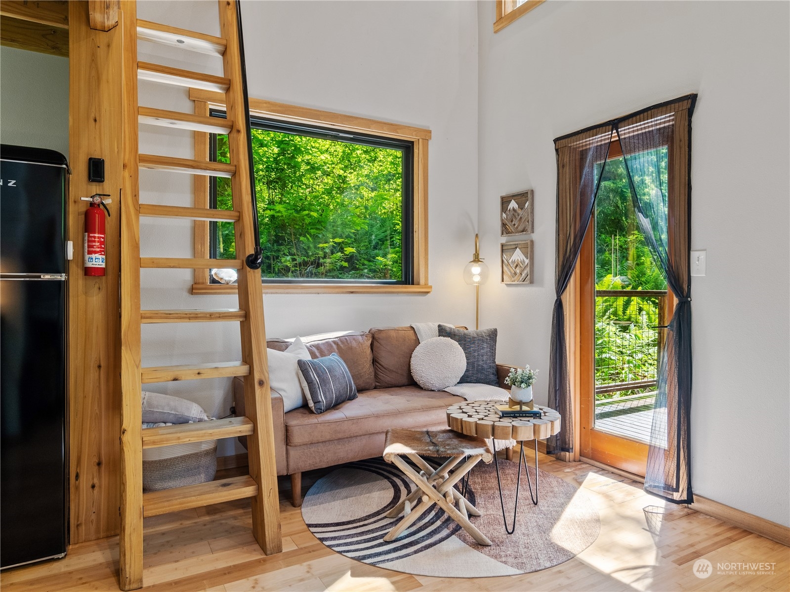 51818 South Riverside Road Gold Bar, WA 98251 - Photo 14 of 35 a living room with furniture and a window