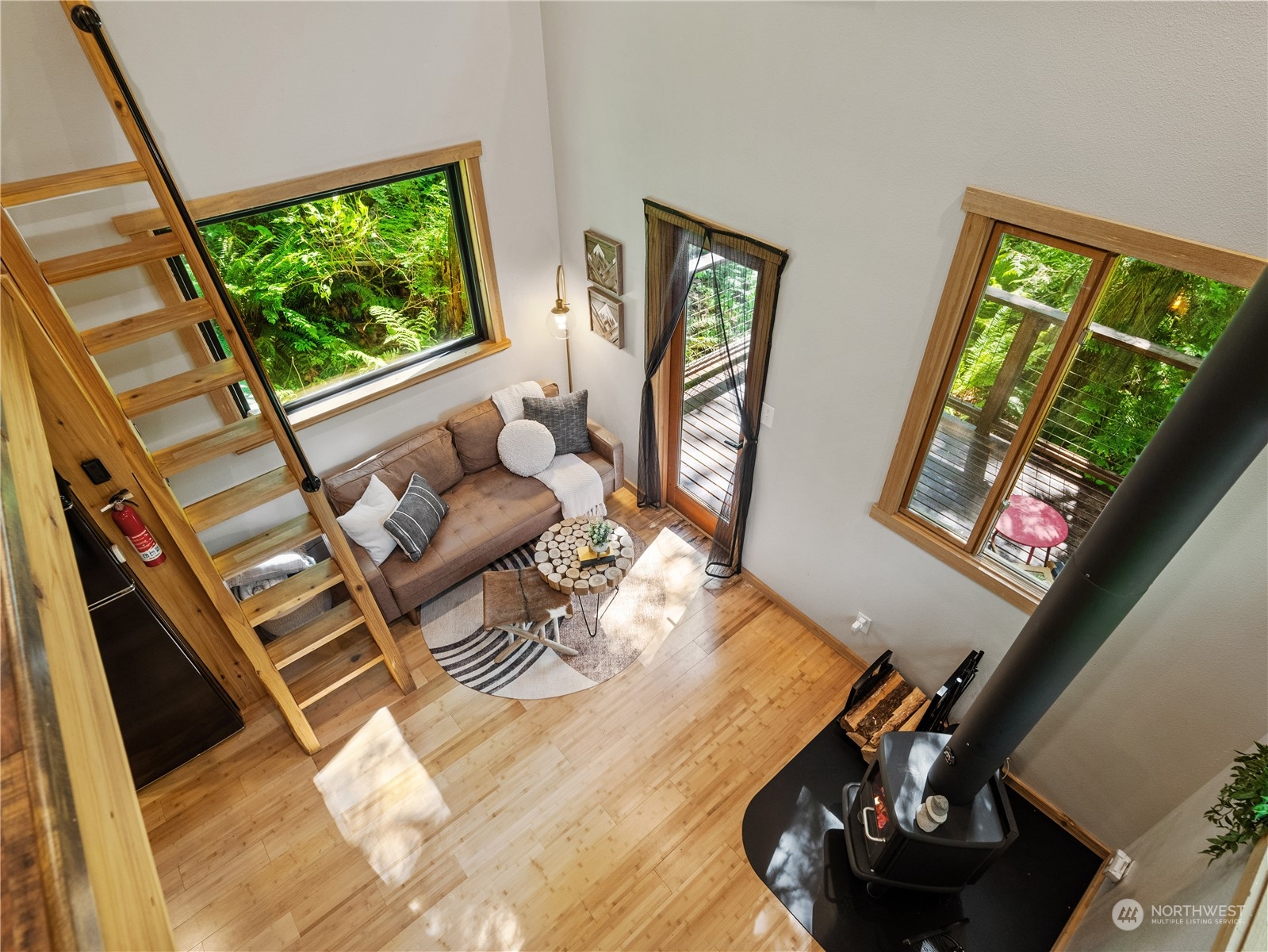 51818 South Riverside Road Gold Bar, WA 98251 - Photo 19 of 35 a living room with furniture and a window