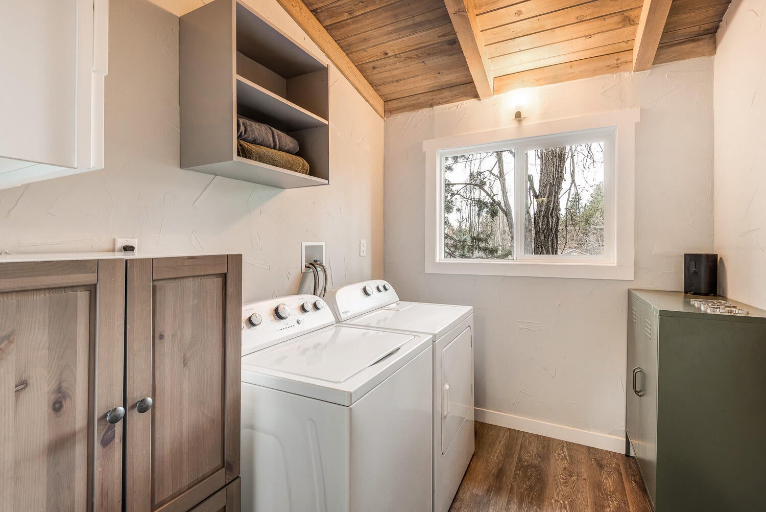 1363 Northeast Bear Creek Road Bend, OR 97702 - Photo 19 of 25 Laundry Room
