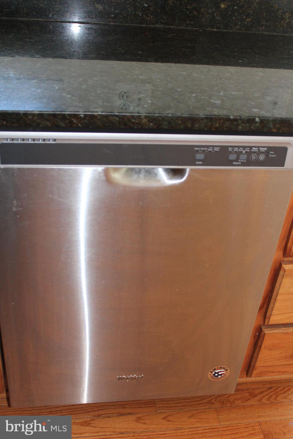 42770 Conquest Circle Brambleton, VA 20148 - Photo 12 of 70 Dishwasher