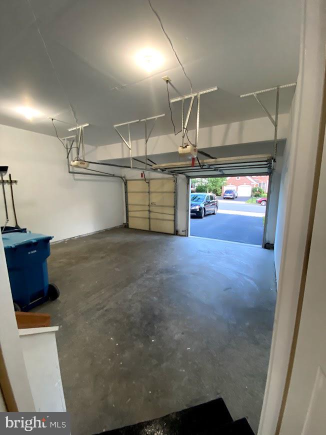 42770 Conquest Circle Brambleton, VA 20148 - Photo 25 of 70 Garage