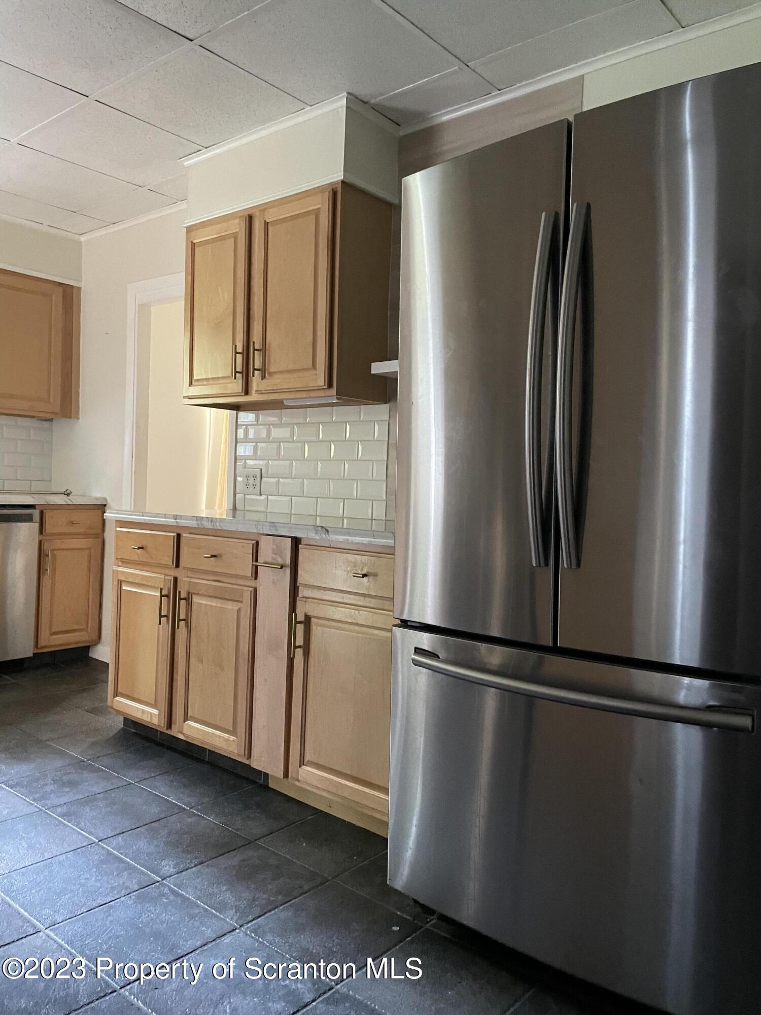 302 Center Street Clarks Summit, PA 18411 - Photo 11 of 37