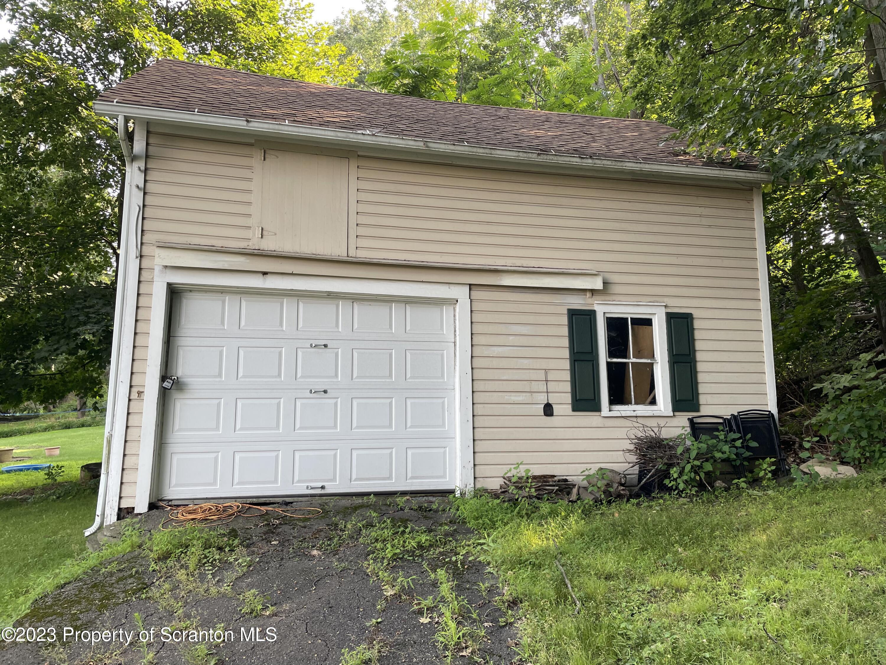 302 Center Street Clarks Summit, PA 18411 - Photo 7 of 37