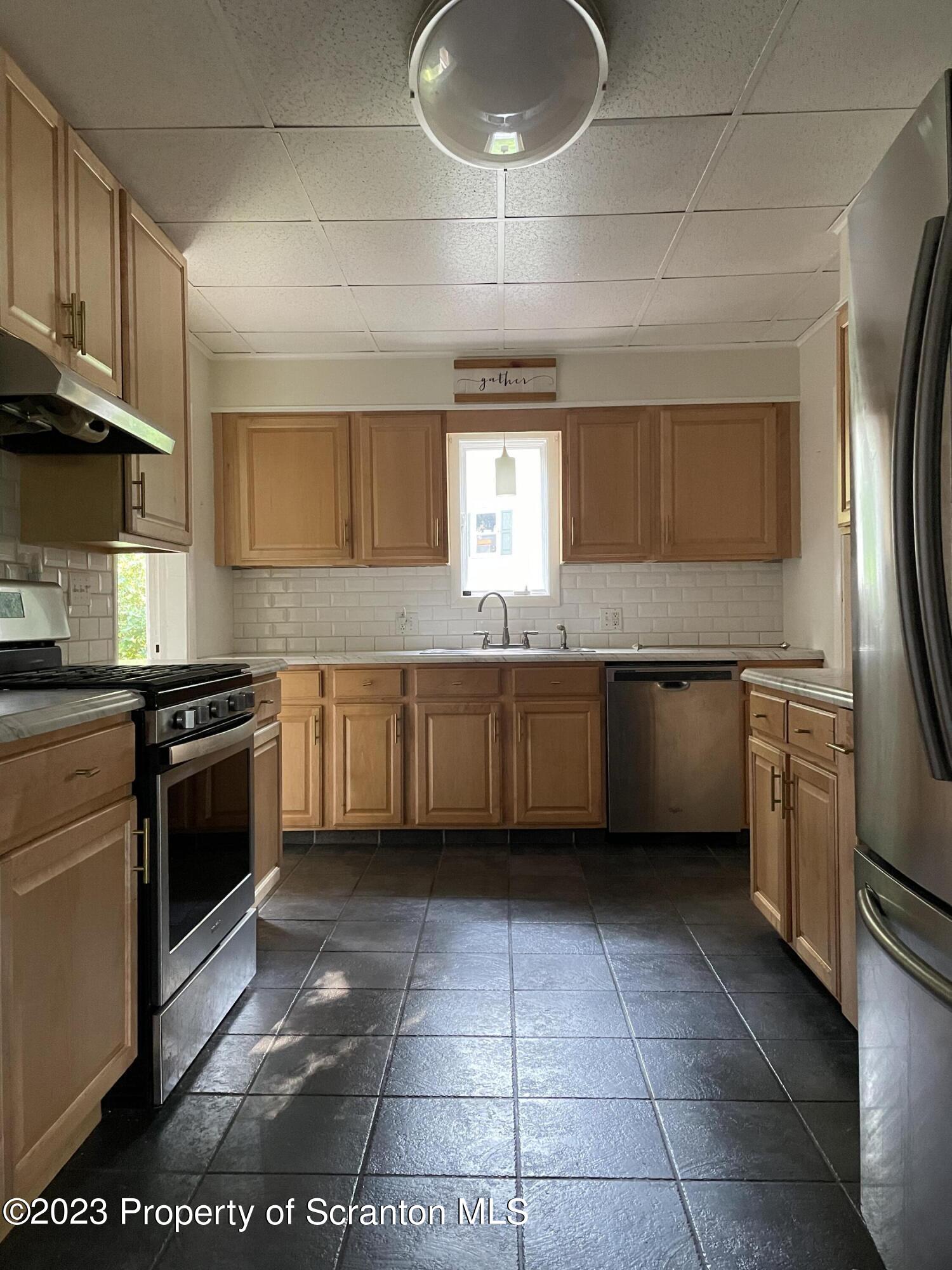 302 Center Street Clarks Summit, PA 18411 - Photo 8 of 37