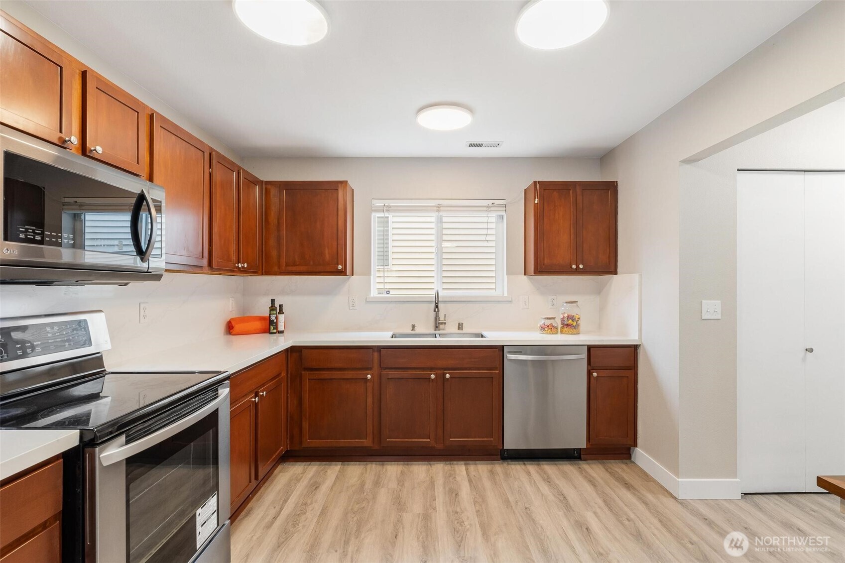 3919 154th Place Southeast Bothell, WA 98012 - Photo 13 of 36