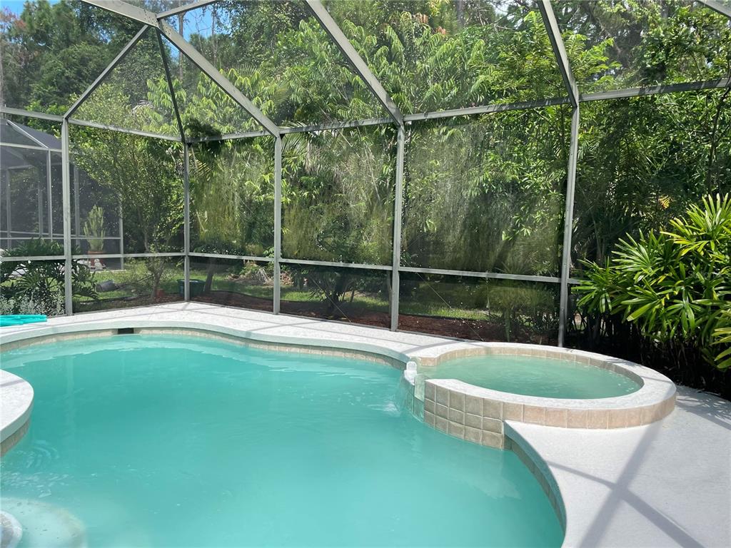 759 Fordingbridge Way Osprey, FL 34229 - Photo 39 of 51 a view of a bathtub and entertaining space