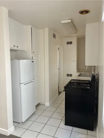 $2,000 | 640 West Imperial Avenue, Unit 2, El Segundo, CA 90245