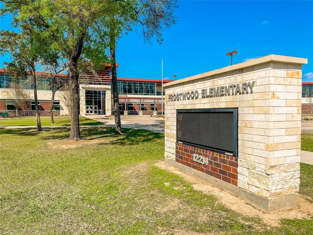 10 Legend Lane Houston, TX 77024 - Photo 8 of 10