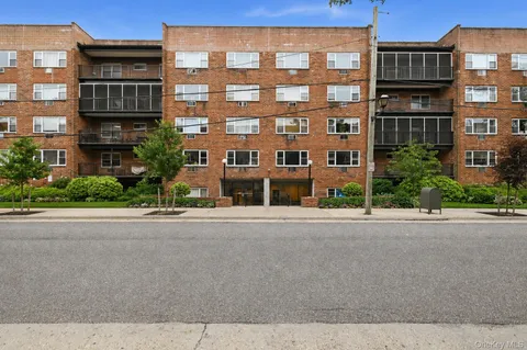 $265,000 | 101 Lincoln Avenue, Unit 4K, Mineola, NY 11501
