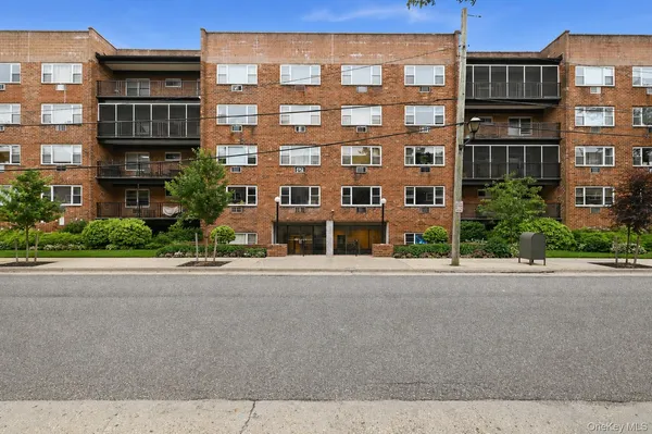 $265,000 | 101 Lincoln Avenue, Unit 4K, Mineola, NY 11501