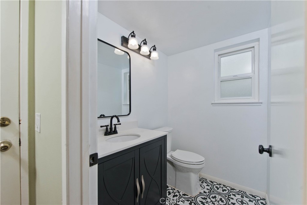 27872 Wakefield Road Castaic, CA 91384 - Photo 17 of 38 Downstairs Bathroom