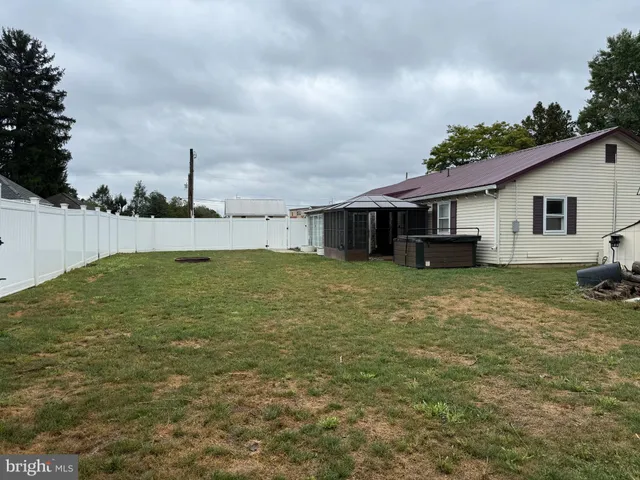 a view of a house with a backyard
