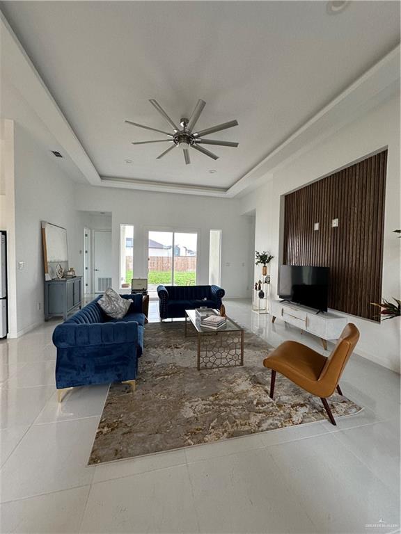 1912 East Ridgeway Circle Edinburg, TX 78542 - Photo 10 of 16 a living room with furniture