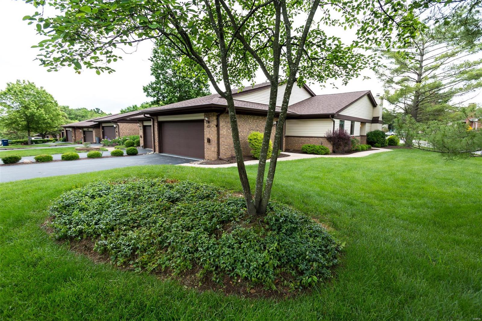 702 Sandy Summit Drive Ballwin, MO 63021 - Photo 2 of 32 Gallery Image 2