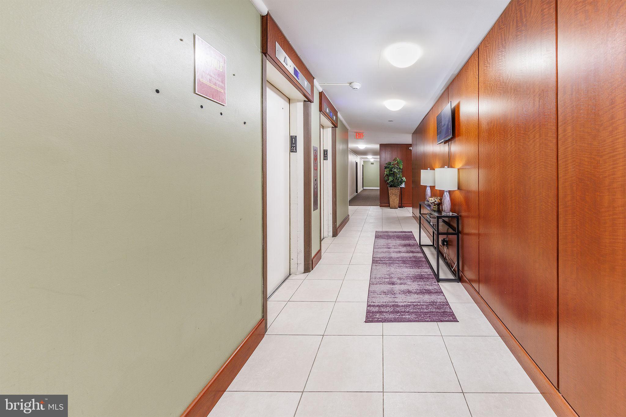 1260 21st Street Northwest, Unit 1004 Washington, DC 20036 - Photo 23 of 27 a hallway with a view of hallway
