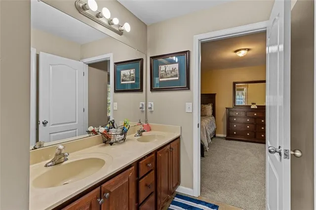 a view of a house with backyard and garden