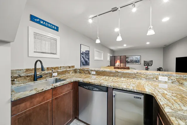 $860,000 | 1636 West Warren Boulevard, Unit 1, Chicago, IL 60612