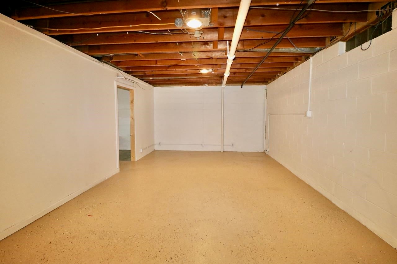 2433 Radford Road Dubuque, IA 52002 - Photo 16 of 28 Gallery Image 16