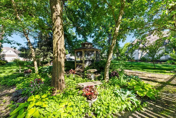 $886,500 | 7412 Forest Ridge Drive, Schererville, IN 46375