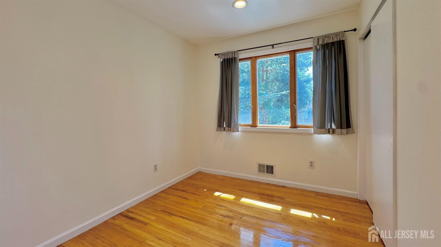 19 Library Place Edison, NJ 08820 - Photo 14 of 25