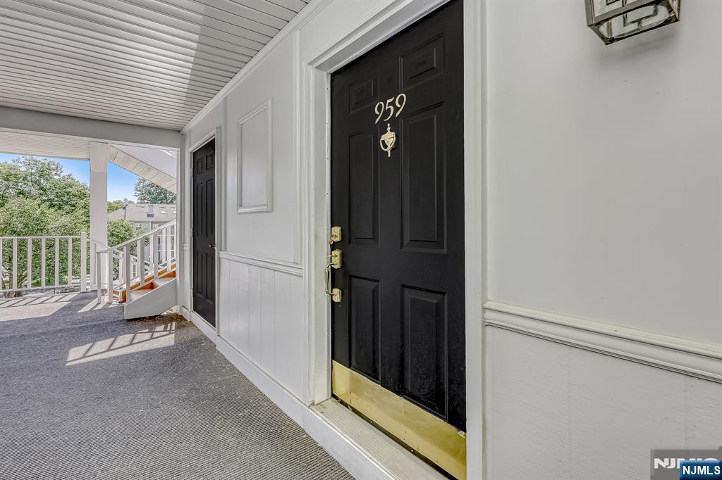 959 Juniper Way Mahwah, NJ 07430 - Photo 2 of 19
