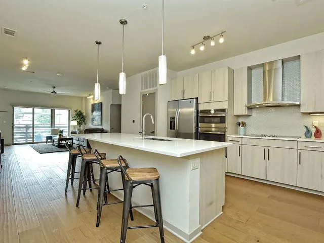 $2,695 | 3600 South Lamar Boulevard, Unit 100, Austin, TX 78704