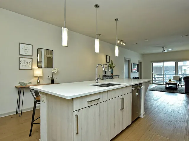 $2,595 | 3600 South Lamar Boulevard, Unit 100, Austin, TX 78704