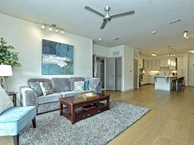 $2,695 | 3600 South Lamar Boulevard, Unit 100, Austin, TX 78704