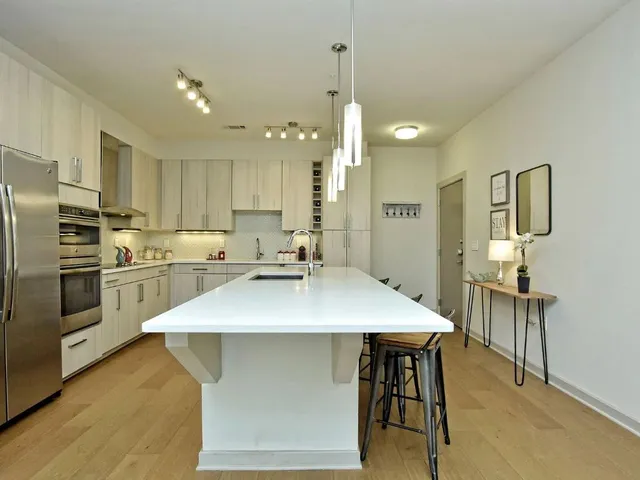 $2,695 | 3600 South Lamar Boulevard, Unit 100, Austin, TX 78704