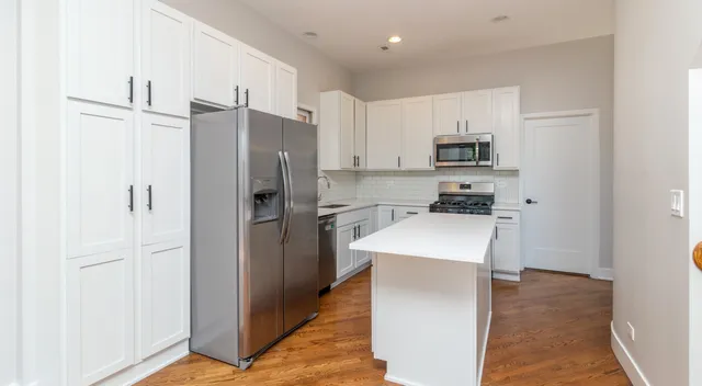 $4,850 | 2639 North Wayne Avenue, Unit 3, Chicago, IL 60614