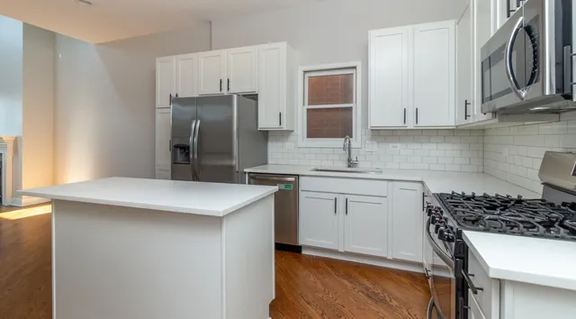 $4,850 | 2639 North Wayne Avenue, Unit 3, Chicago, IL 60614