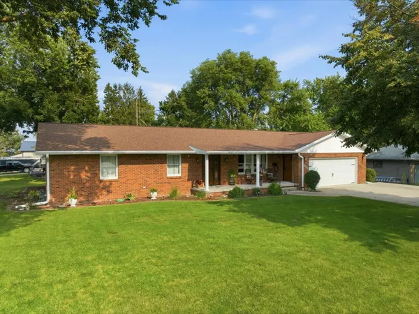 $295,000 | 511 North Grove Street, Colfax, IL 61728