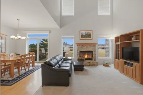 $389,000 | 1063 Inverness Drive, Antioch, IL 60002