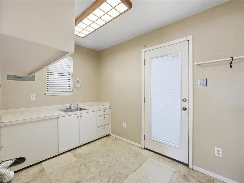1104 Coffield Street Bowie, TX 76230 - Photo 27 of 39 a spacious bathroom with a double vanity sink a mirror and a bathtub